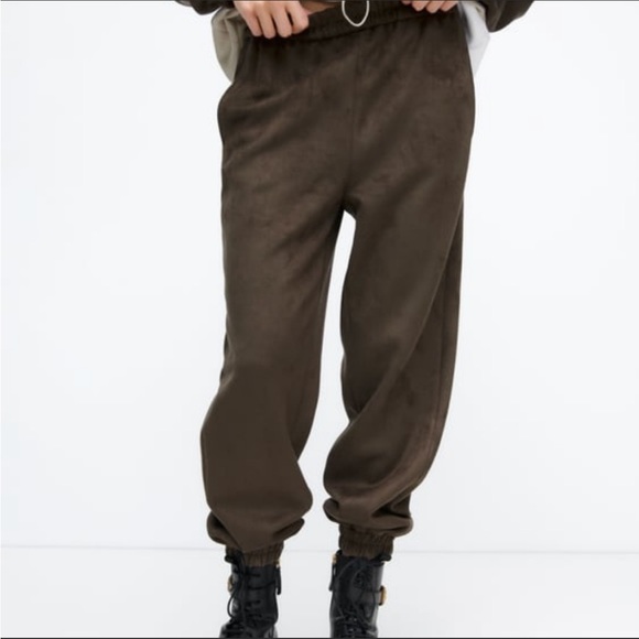 FAUX SUEDE JOGGER SET
KHAKI - REF. 3046/058 - Picture 4 of 4